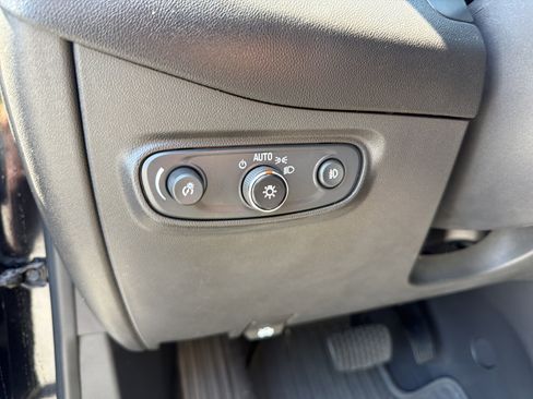 Used 2020 Chevrolet Equinox LT w/ Midnight Edition FWD image 17