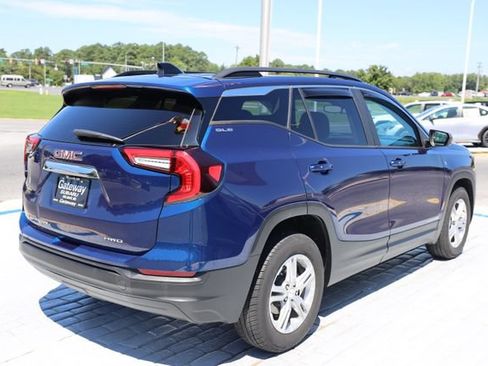 Used 2022 GMC Terrain SLE w/ Driver Convenience Package AWD/4WD image 5