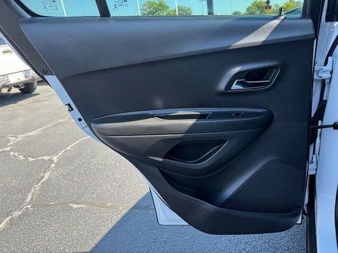 Used 2019 Chevrolet Trax LS image 17