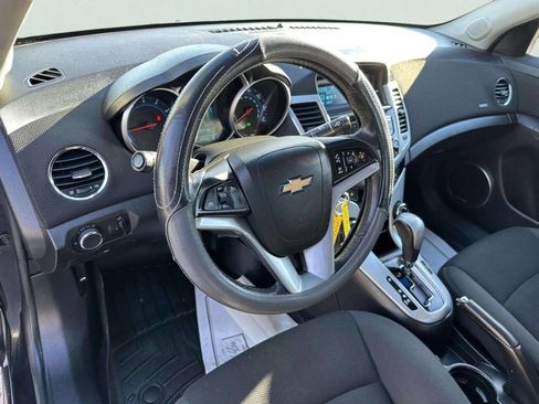 Used 2011 Chevrolet Cruze LT image 10