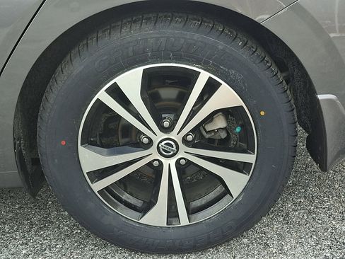 Used 2020 Nissan Sentra SV image 28