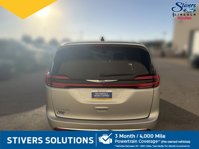 Used 2024 Chrysler Pacifica Touring-L FWD image 7