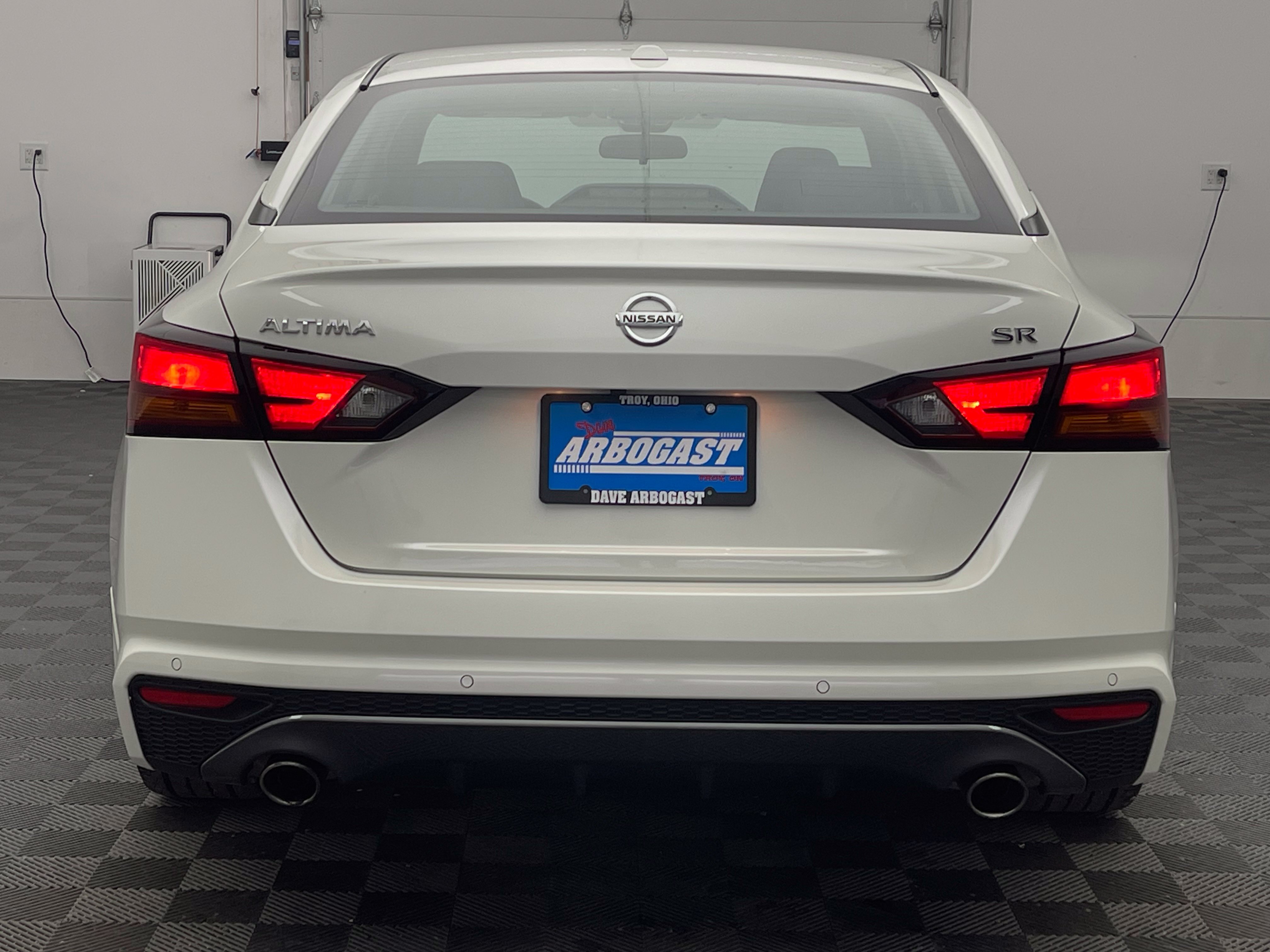 Used 2020 Nissan Altima 2.5 SR w/ Premium Package FWD image 9