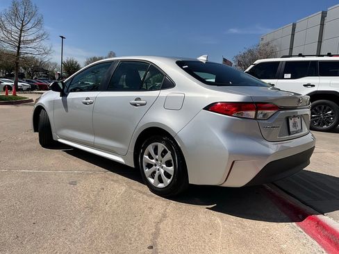 Used 2025 Toyota Corolla LE image 9