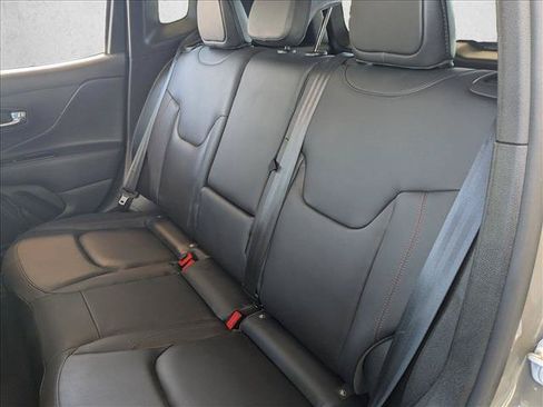 Used 2022 Jeep Renegade Trailhawk AWD/4WD image 21