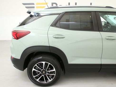 Certified 2025 Chevrolet TrailBlazer LT w/ LT Cold Weather Package FWD image 9