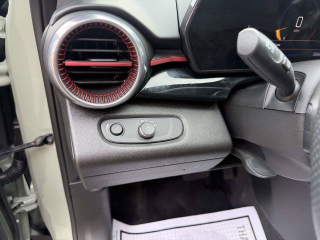 Certified 2024 Chevrolet Trax RS FWD image 19