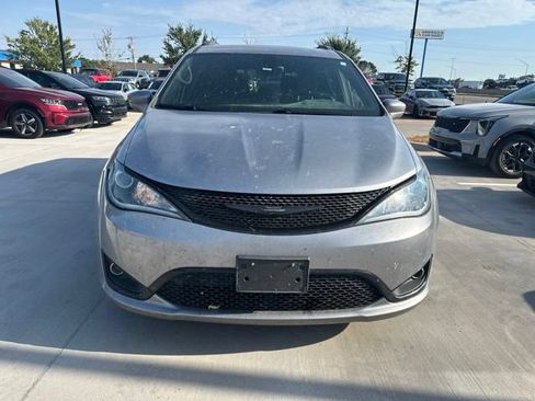Used 2019 Chrysler Pacifica Touring-L w/ S Appearance Package FWD image 18
