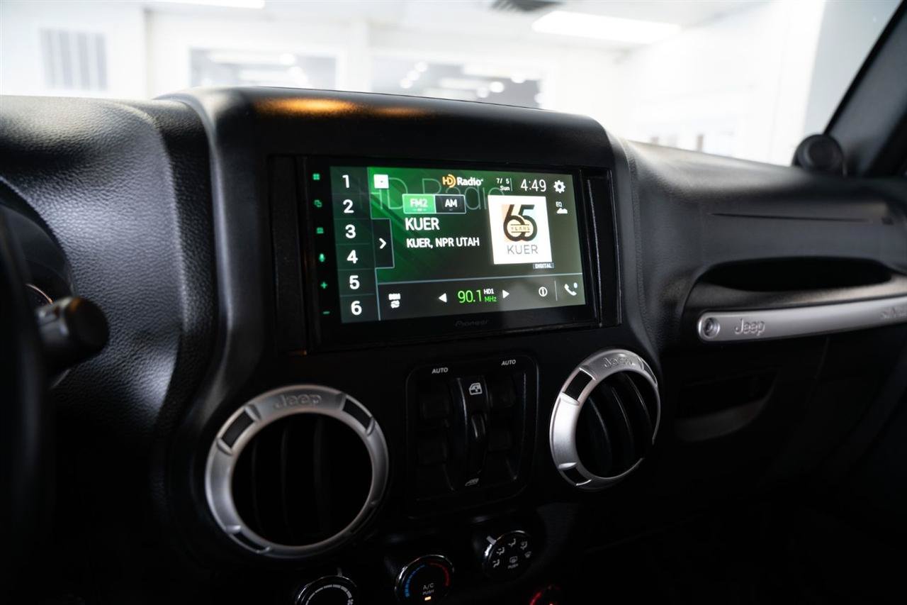 Used 2014 Jeep Wrangler Unlimited Rubicon w/ Connectivity Group AWD/4WD image 19