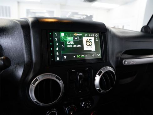 Used 2014 Jeep Wrangler Unlimited Rubicon w/ Connectivity Group AWD/4WD image 19