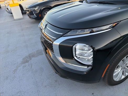 Used 2025 Mitsubishi Outlander ES image 24