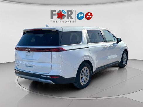 Used 2023 Kia Carnival LX image 5