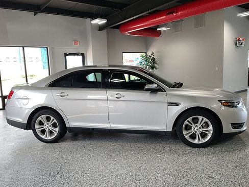 Used 2016 Ford Taurus SEL FWD image 4