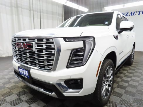 Used 2025 GMC Yukon Denali w/ Denali Reserve Package image 6