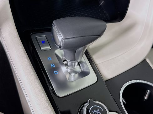 Used 2025 Genesis G70 2.5T RWD image 20