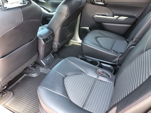 Used 2023 Toyota Highlander XSE AWD/4WD image 23