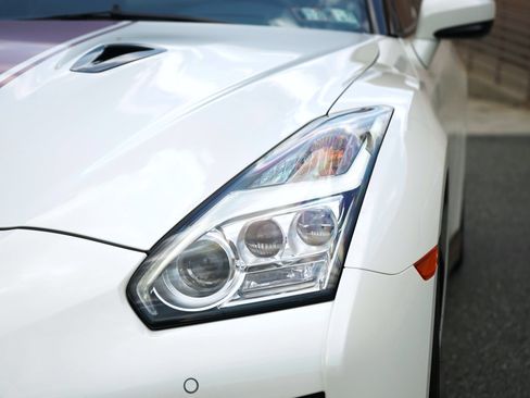 Used 2020 Nissan GT-R Premium AWD/4WD image 10