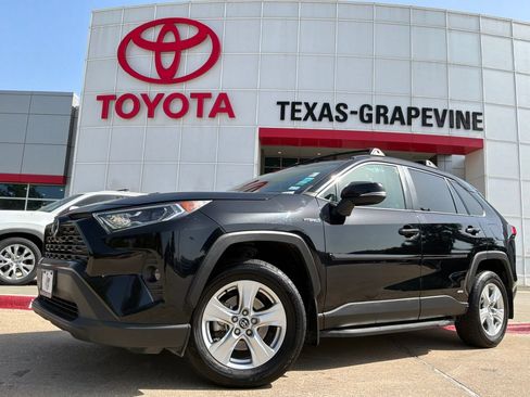 Used 2020 Toyota RAV4 XLE w/ Convenience Package AWD/4WD image 2