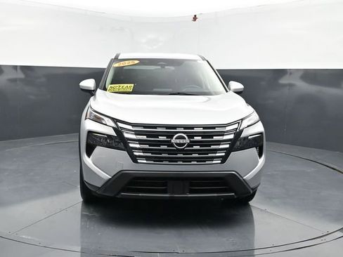 Used 2025 Nissan Rogue SV AWD/4WD image 2