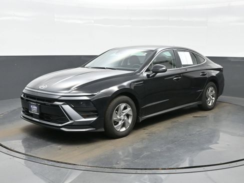 Used 2025 Hyundai Sonata SE image 2