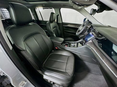 Used 2023 Jeep Grand Cherokee 30th Anniversary image 31