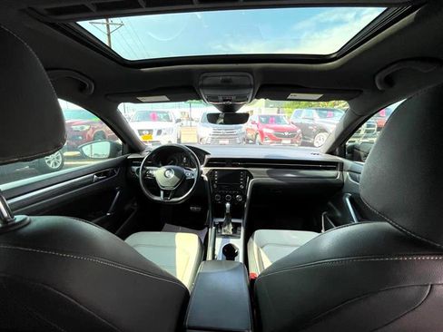 Used 2022 Volkswagen Passat 2.0T R-Line image 18