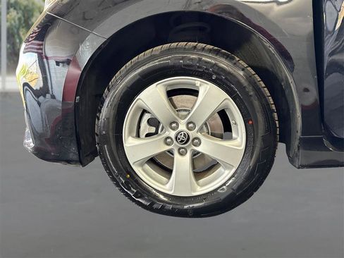 Used 2020 Toyota Sienna L FWD image 18