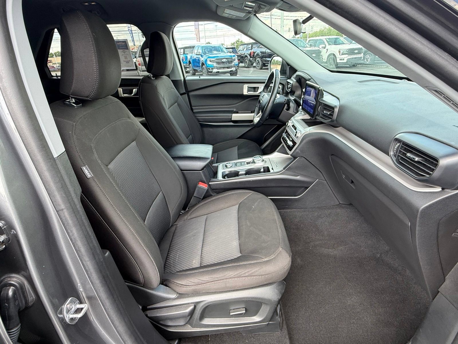 Used 2024 Ford Explorer XLT w/ Class IV Trailer Tow Package AWD/4WD image 18