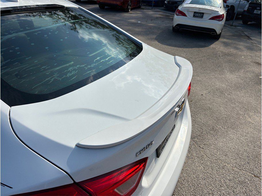 Used 2017 Chevrolet Cruze Premier FWD image 14