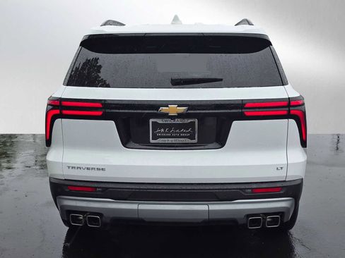 Used 2024 Chevrolet Traverse LT image 4