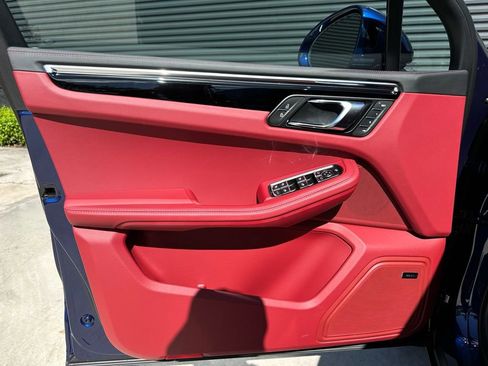 Certified 2026 Porsche Macan AWD/4WD image 19