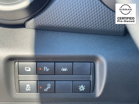 Certified 2025 Nissan Kicks Play S image 27