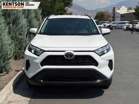 Used 2025 Toyota RAV4 XLE AWD/4WD image 2