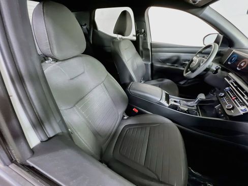 Used 2025 Hyundai Santa Cruz SE AWD/4WD image 25