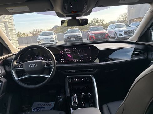 Used 2025 Audi Q5 Premium w/ Convenience Package image 18