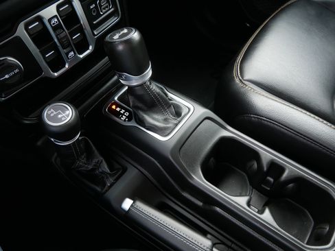 Used 2024 Jeep Wrangler Sahara image 26