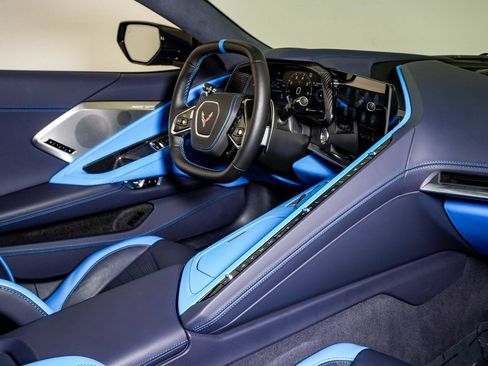 Used 2021 Chevrolet Corvette Stingray w/ Z51 Performance Package image 16