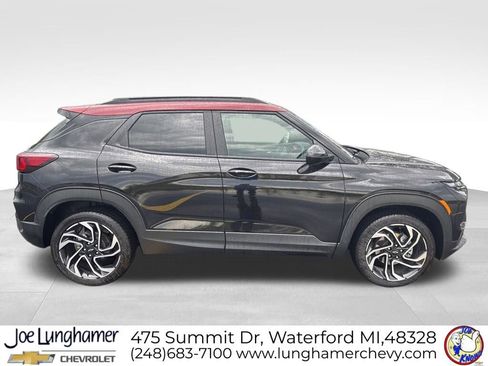 Used 2024 Chevrolet TrailBlazer RS w/ Convenience Package AWD/4WD image 3