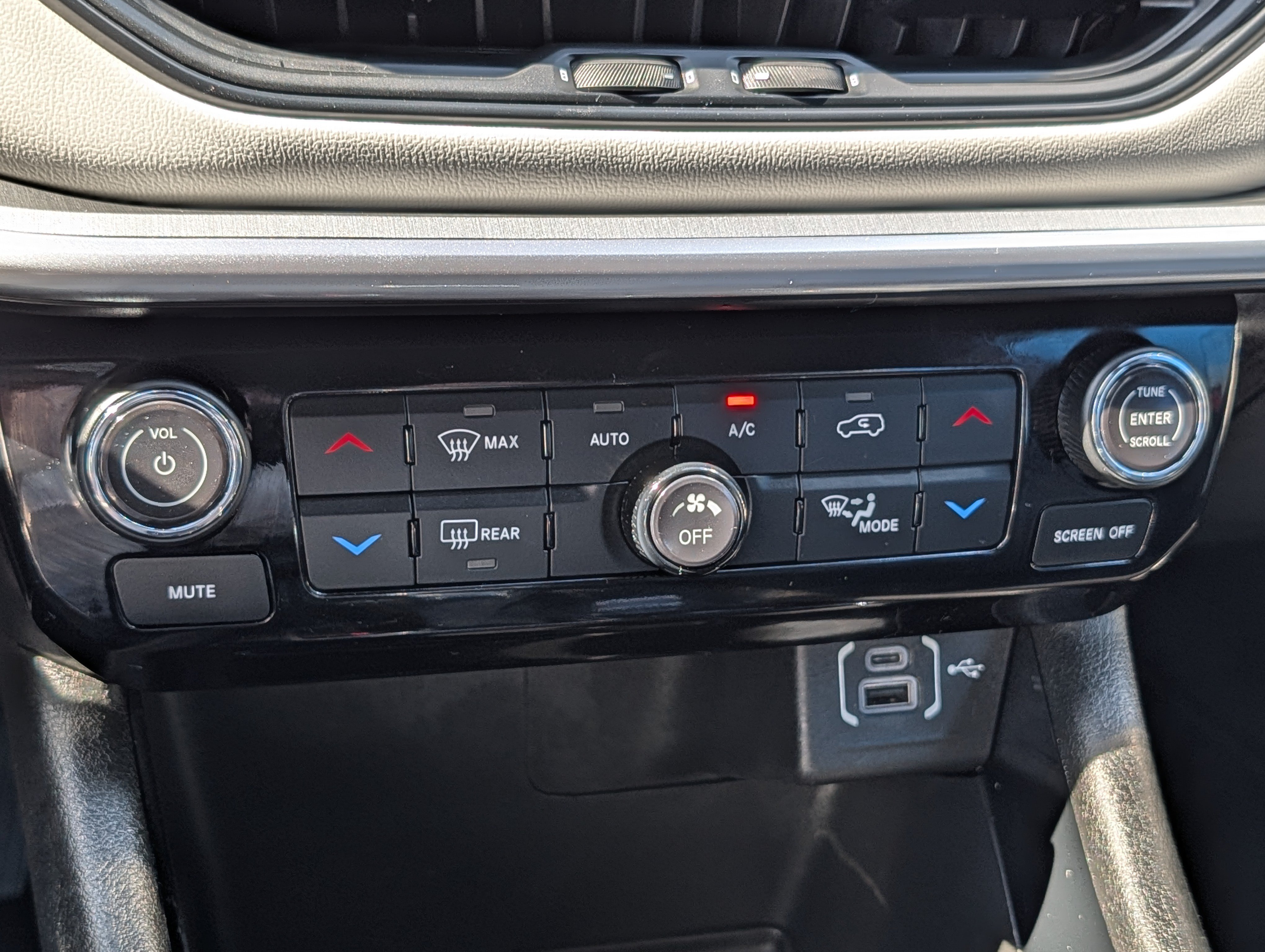Used 2025 Jeep Compass Limited AWD/4WD image 19