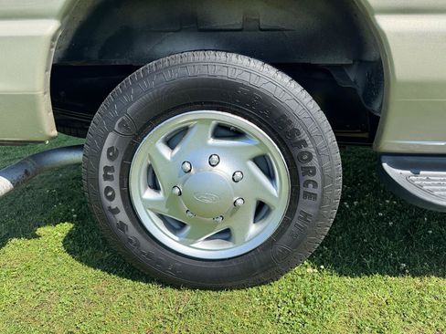 Used 2012 Ford E-350 and Econoline 350 XLT RWD image 13