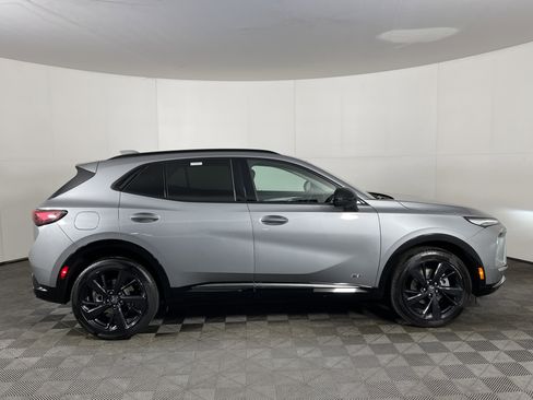 Used 2025 Buick Envision Sport Touring image 5