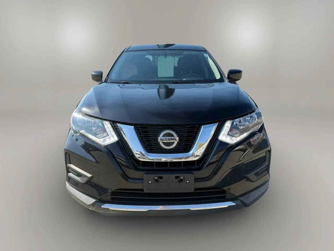 Used 2018 Nissan Rogue S FWD image 2