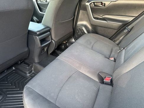 Used 2020 Toyota RAV4 LE FWD image 17