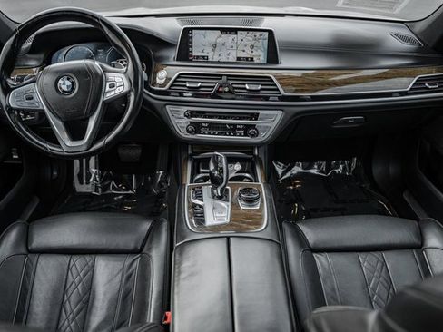 Used 2018 BMW 750i xDrive image 20