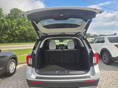 New 2026 Ford Explorer Active w/ Active Comfort Package RWD image 5