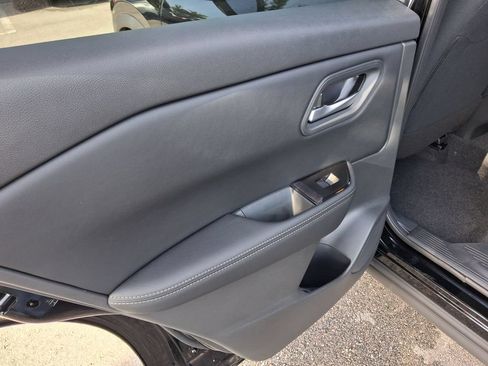 Used 2026 Nissan Rogue SV FWD image 11