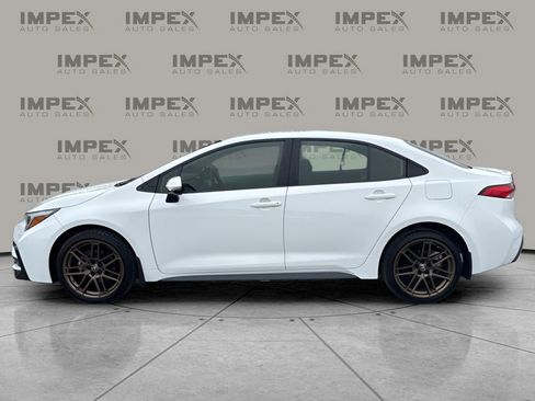 Used 2024 Toyota Corolla SE FWD image 2
