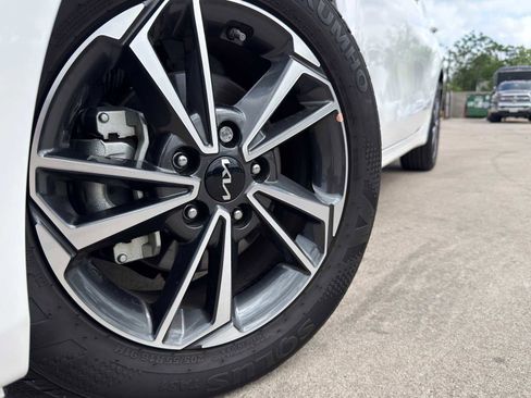 Certified 2023 Kia Forte LXS FWD image 2