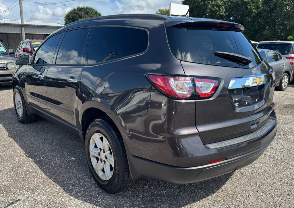 Used 2014 Chevrolet Traverse LS FWD image 2