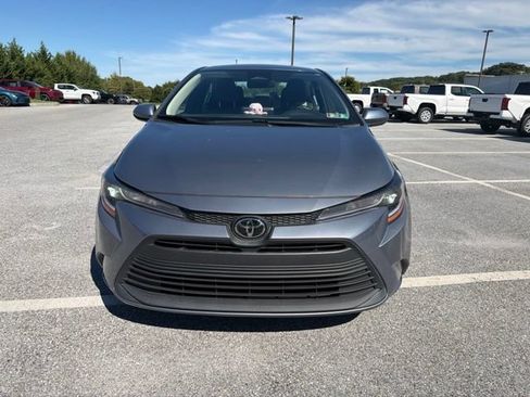 Used 2025 Toyota Corolla LE FWD image 2